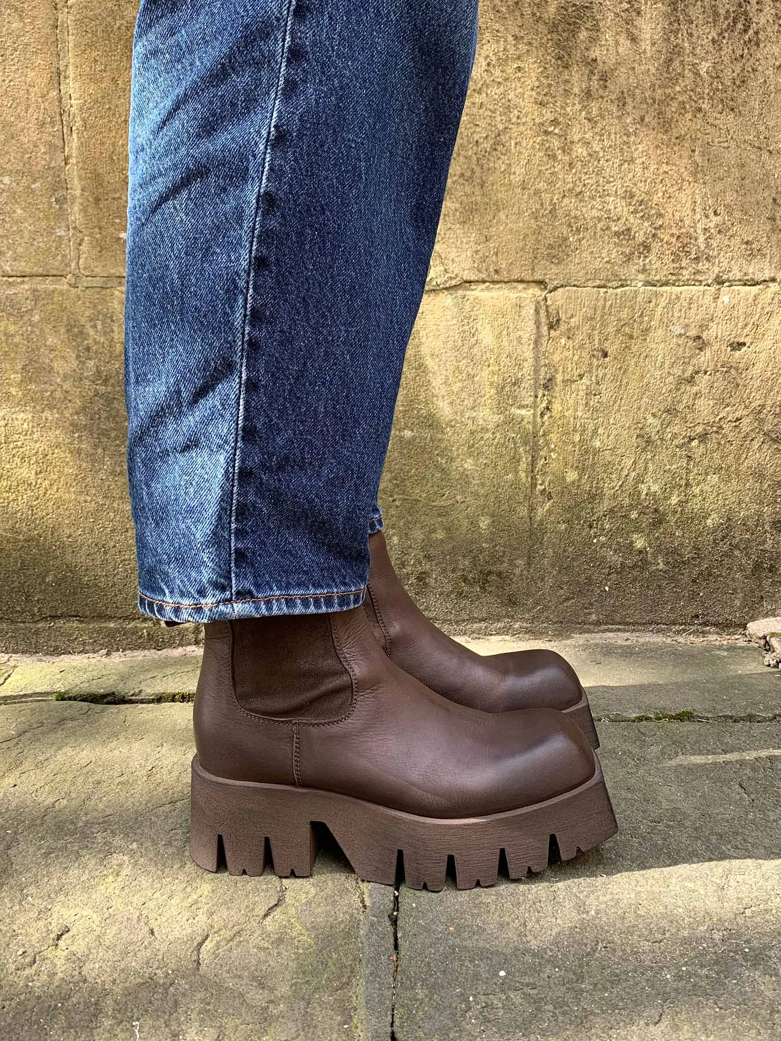 Lofina Chunky Chocolate Stretch Boots